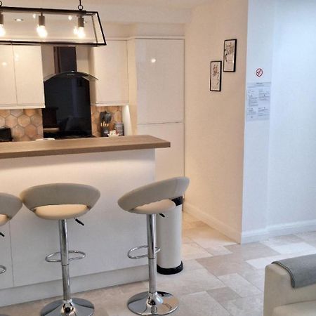 New 3 Bedrooms Flat In Ashford Near Heathrow Exterior foto